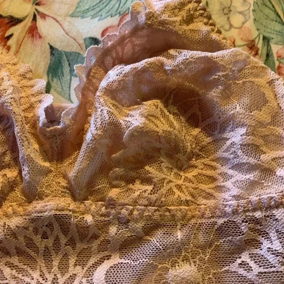 Pink Victoria Secret Women’s Bralette Size XS - Picture 2 of 8